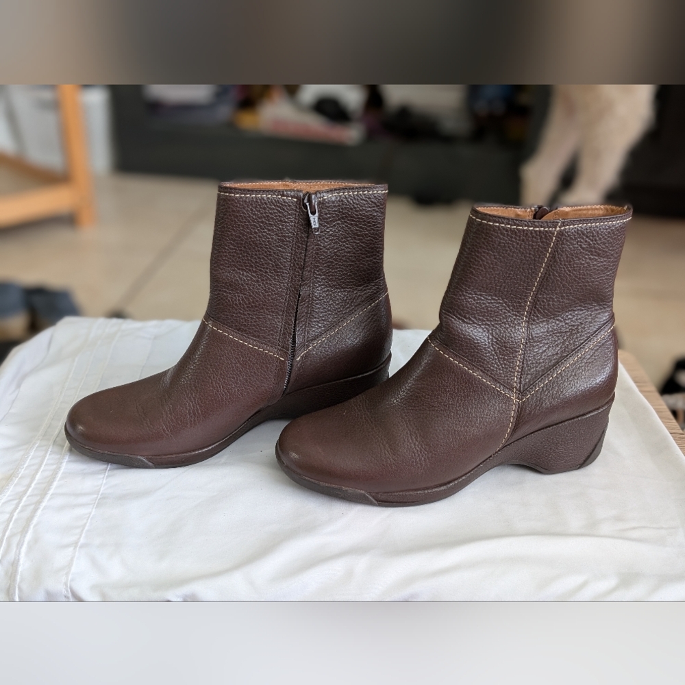 Nurture Boots Womens 6.5M Ankle Bootie Brown Side Zip Comfort Casual Block Heels